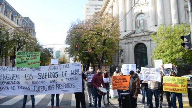 despedidos y precarizados: marchan en la plata trabajadores de lugares que cerraron
