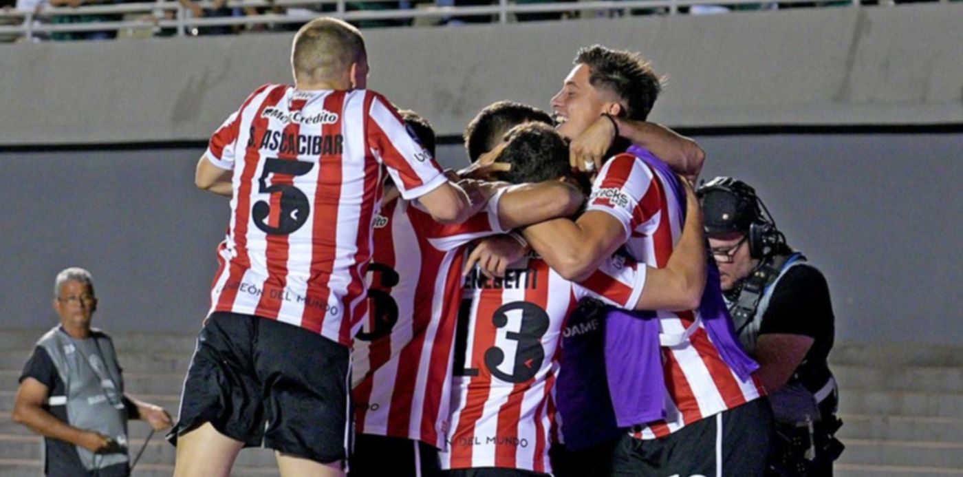 Estudiantes vs Goiás