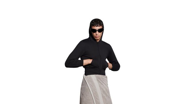 balenciaga lo hizo de nuevo: el increible precio de la pollera toalla que revoluciona las redes sociales