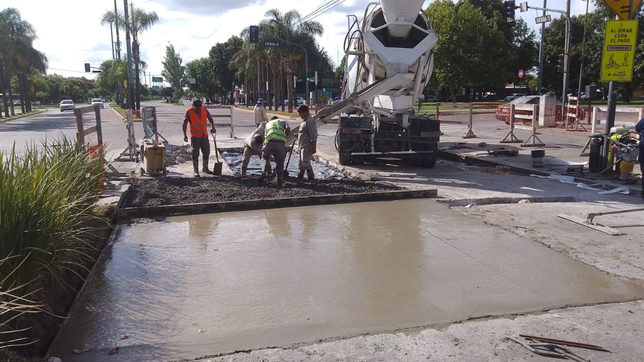 alak firmo el contrato con las empresas que mantendran las calles de la plata