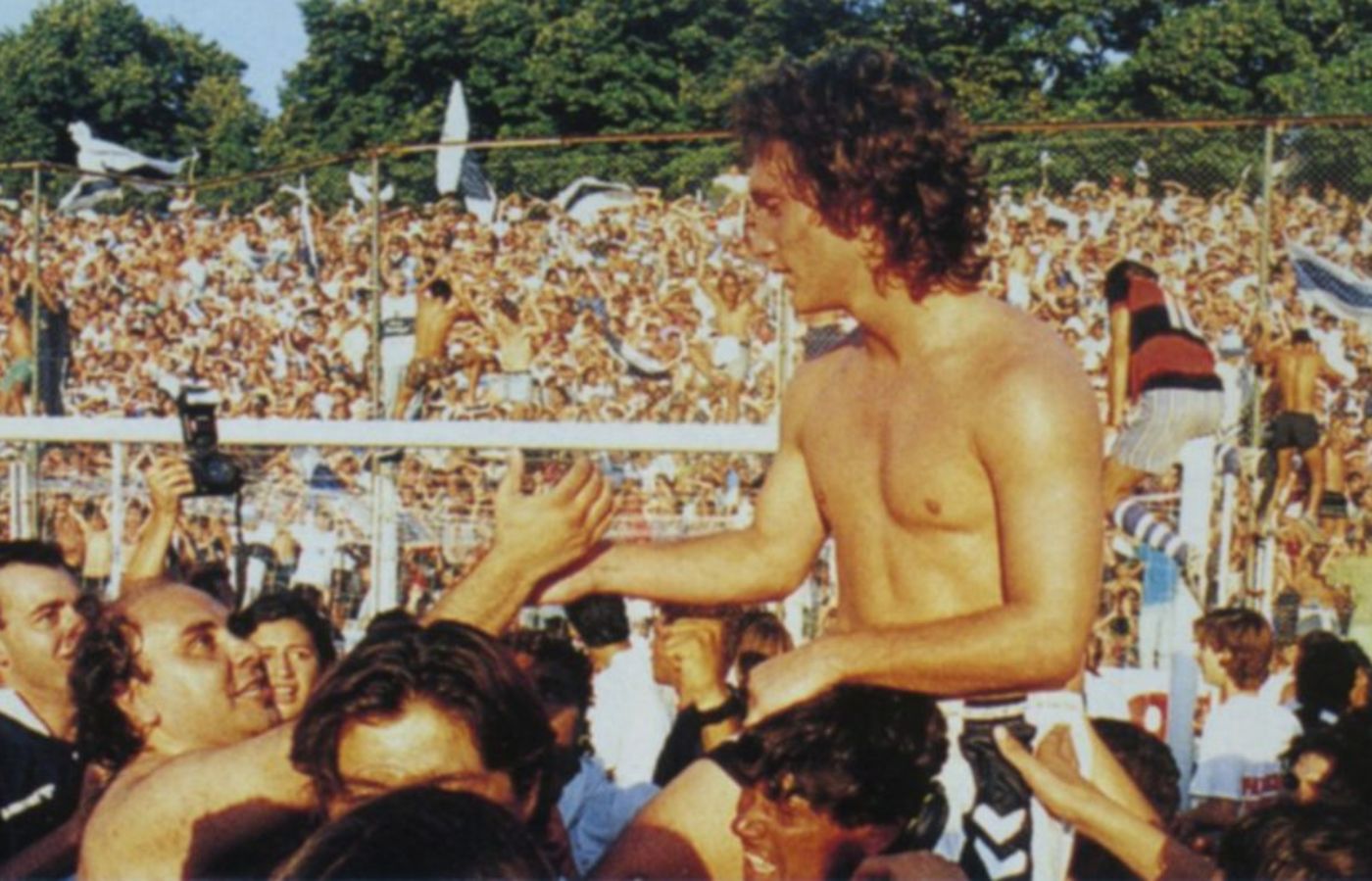 Gimnasia Campeon Copa Centenario Guillermo Barros Schelotto.jpg