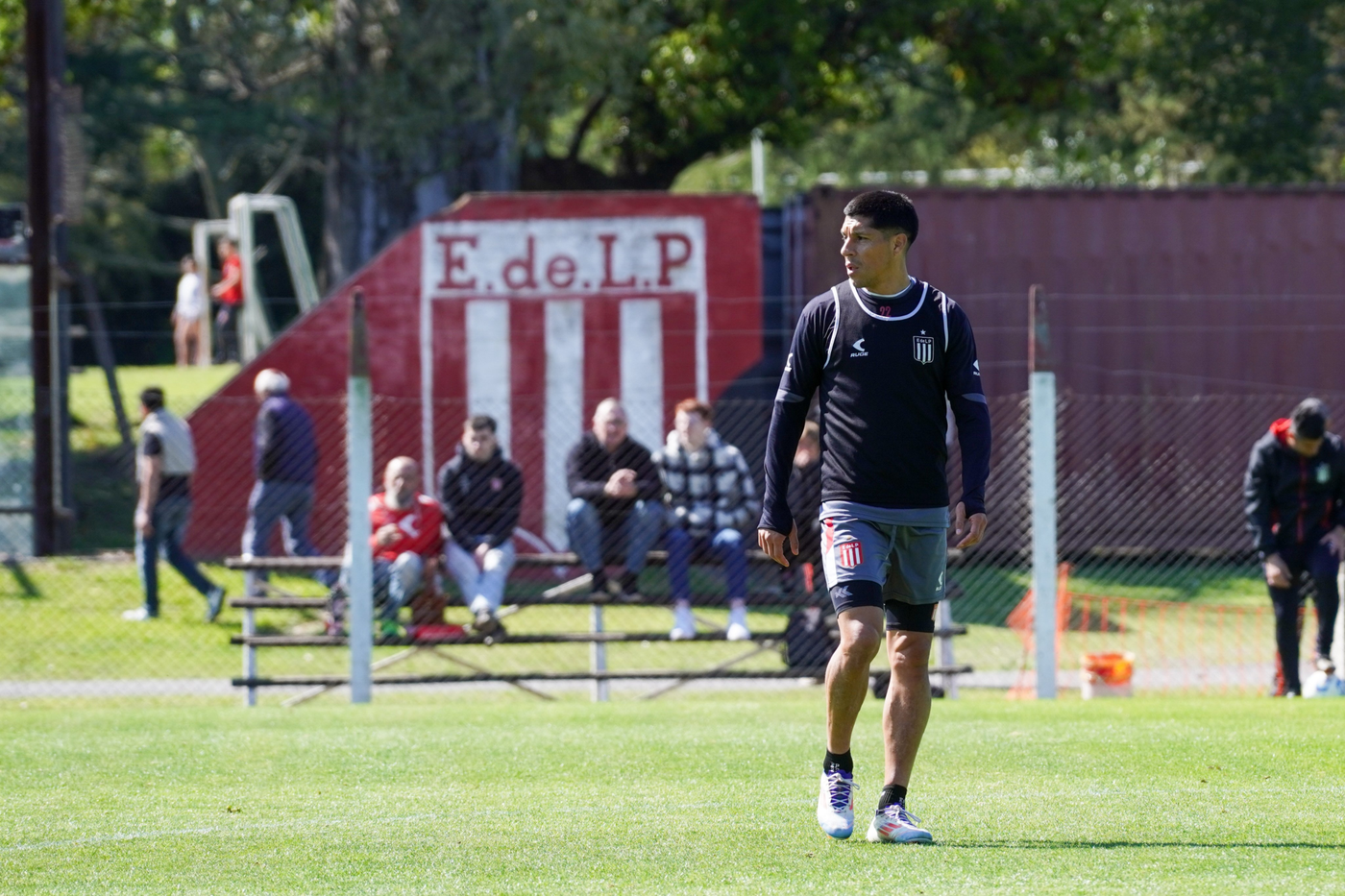 Estudiantes entrenamiento Enzo Pérez.png