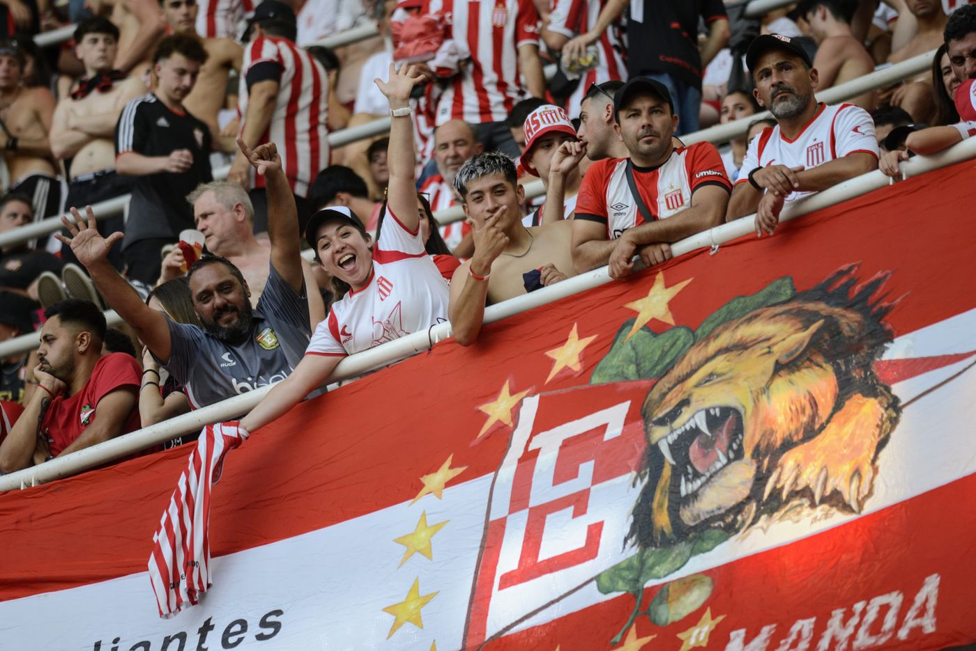 Hinchas Estudiantes Trofeo de Campeones 16.jpeg