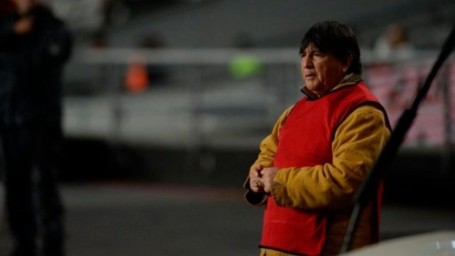 el brujo manuel no va a rusia pero hizo de las suyas en el estadio unico