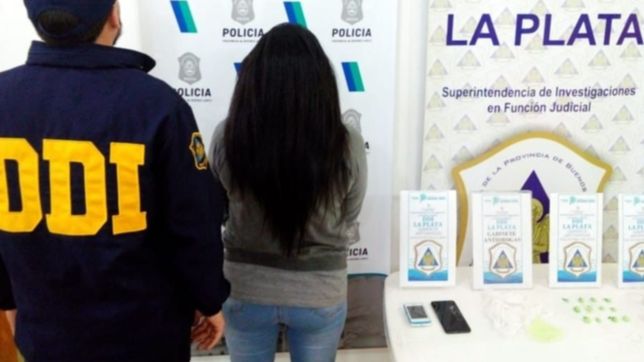 detuvieron a una docente por vender drogas desde su casa de la plata