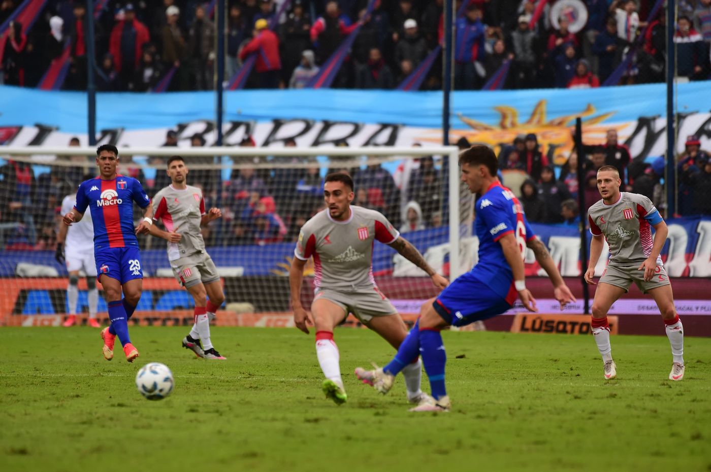 Mauro Méndez es el goleador de Estudiantes y Eduardo Domínguez quiere que continúe.