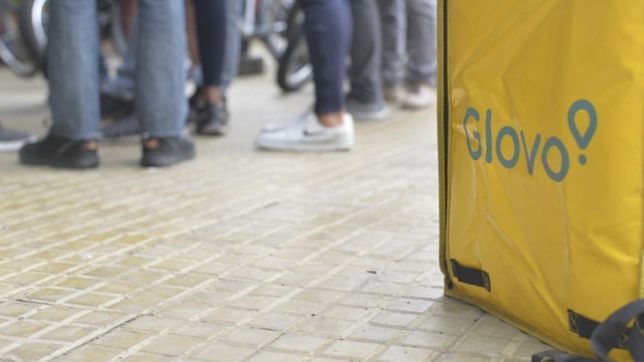 otra vez asaltaron a un glover a punta de pistola y le robaron la moto en 4 y 50