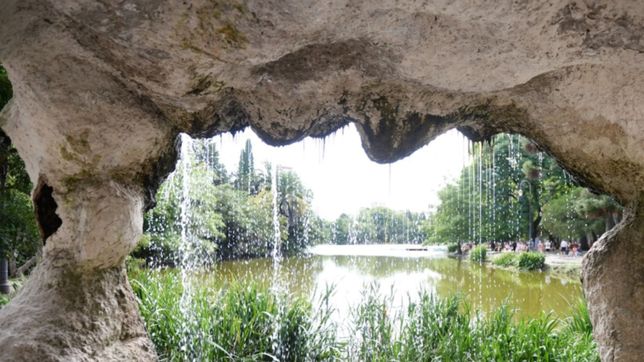 tras su reapertura, arrancaron las obras para renovar los banos de la gruta del bosque