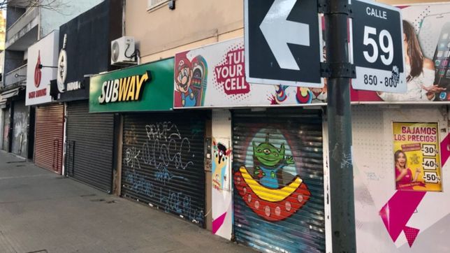 persianas bajas y estacionamiento libre en la plata por el dia del empleado de comercio