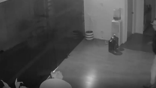 video: entro a una inmobiliaria de la plata, se llevo la caja registradora y escapo