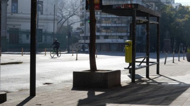 fracasaron las negociaciones de ultimo momento y la region vive un paro total de micros