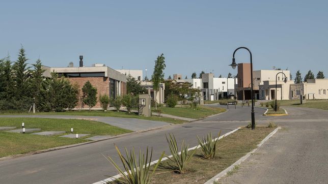 un exclusivo barrio privado de la plata perdera el acceso a los subsidios de luz y gas