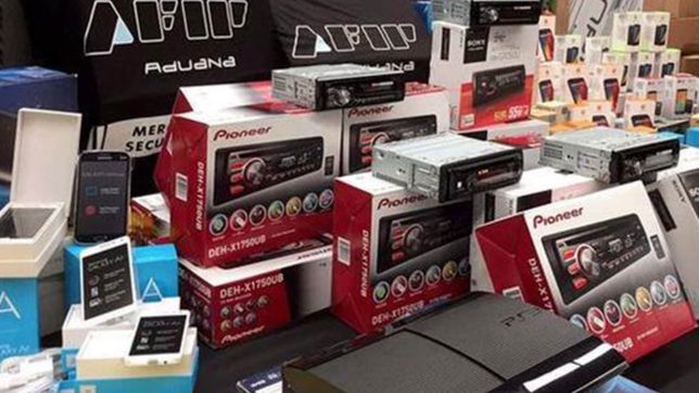 la aduana, de remate: habra ofertas en celulares, relojes y hasta autos de alta gama