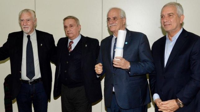 encuentro de dirigentes historicos en la unlp por los 40 anos de la democracia