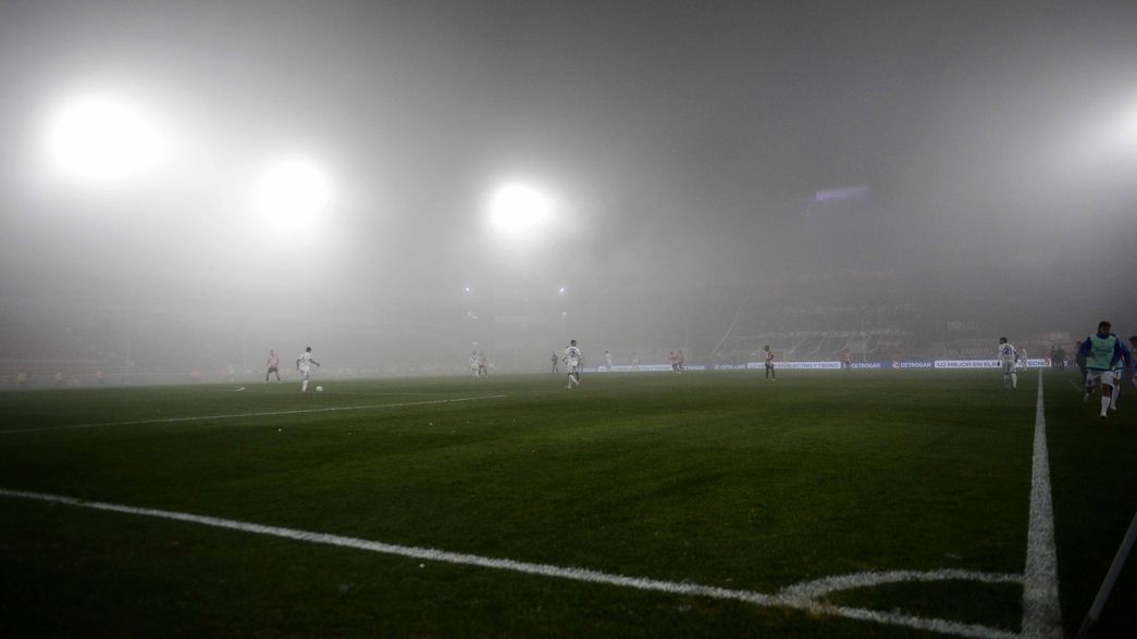 Se canceló el uso del VAR por culpa de la niebla en la final entre Estudiantes y Vélez