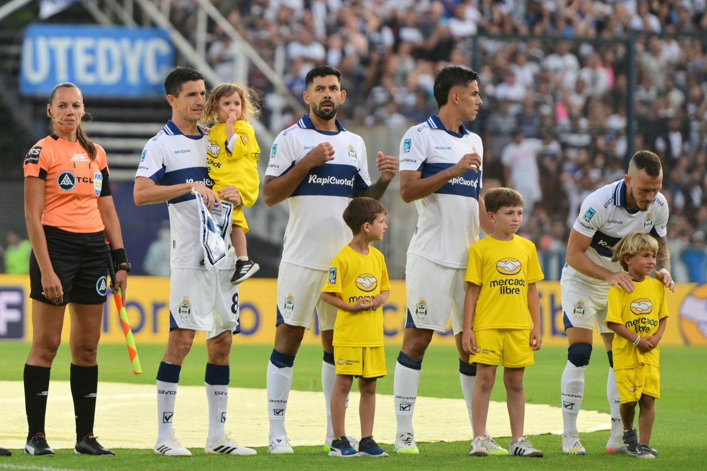 Gimnasia Racing Nacho Fernández formación saludo