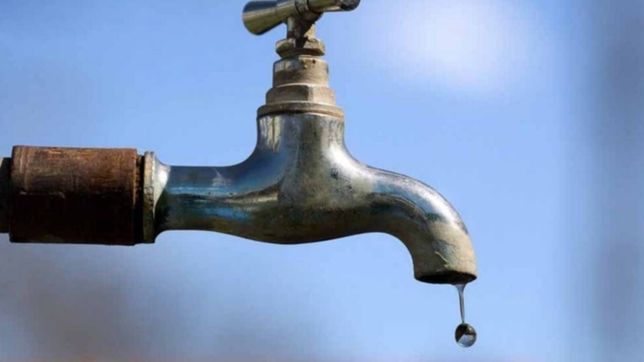 crece la bronca contra absa por falta de agua en gran parte de la plata