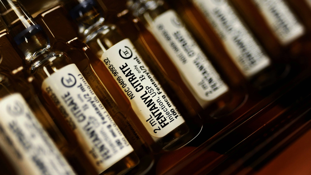 Buscan recuperar tres lotes de fentanilo contaminado distribuidos en centros de salud del país