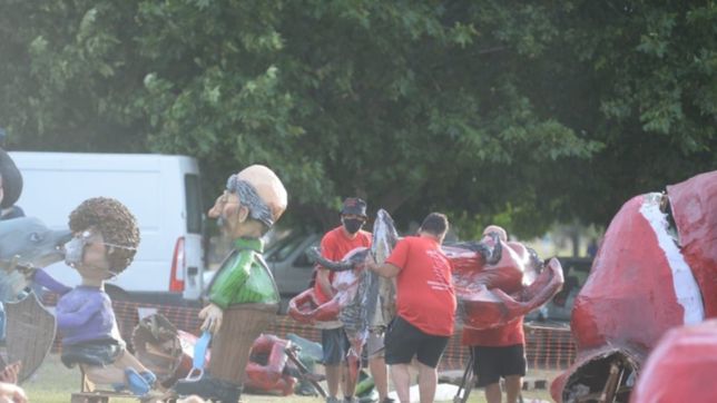 la plata se prepara para arder y las calles son copadas por gigantes de papel