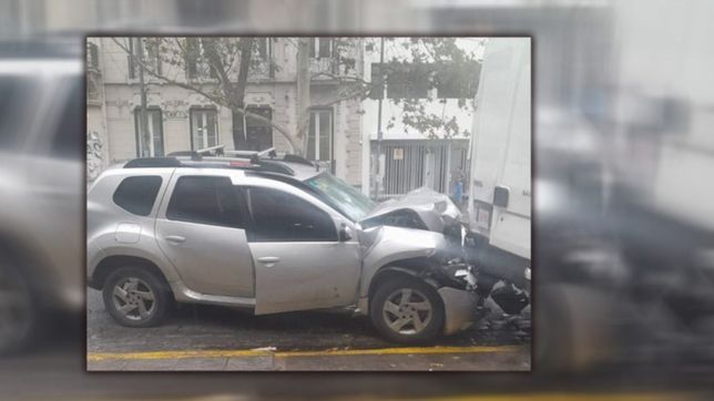 un hombre se descompenso manejando y choco contra una camioneta: hay un nene herido