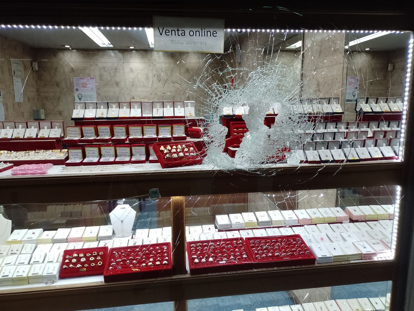 Intento de robo en una joyería (4).jpg