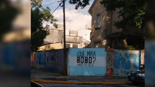 ¿que mira bobo?: la frase de lionel messi ya tiene su propio mural en la plata