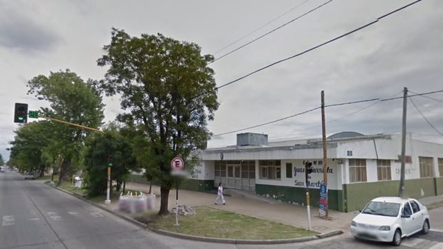 descubrio que su hijo habia llamado al 911 para amenazar de bomba al colegio y lo entrego
