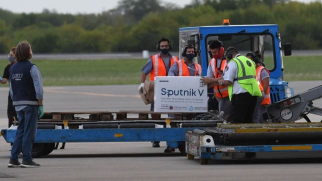 antes de que se agoten, el gobierno apura un vuelo que traera 500.000 dosis de sputnik v