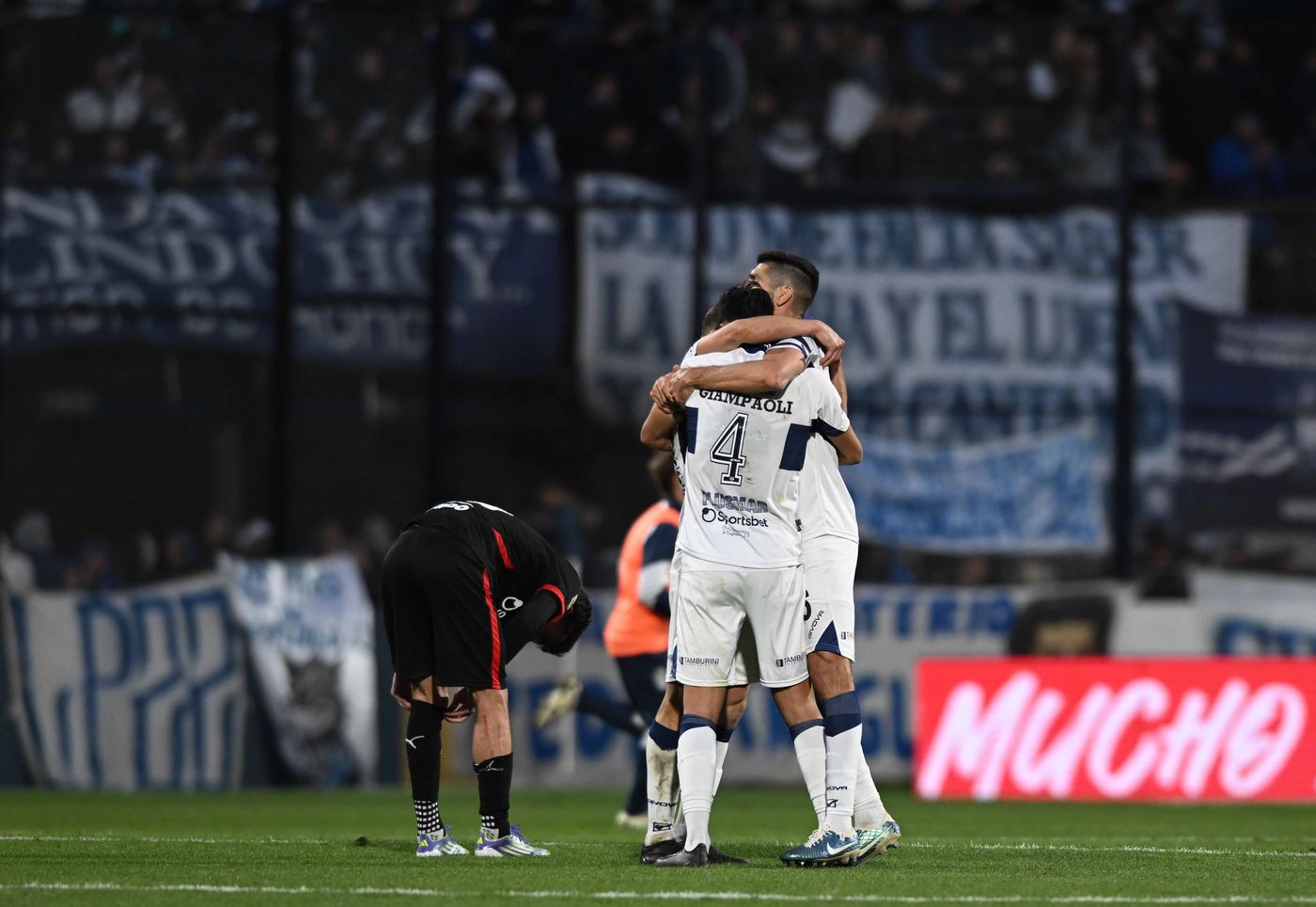 Gimnasia Independiente Giampaoli Suso Abrazo