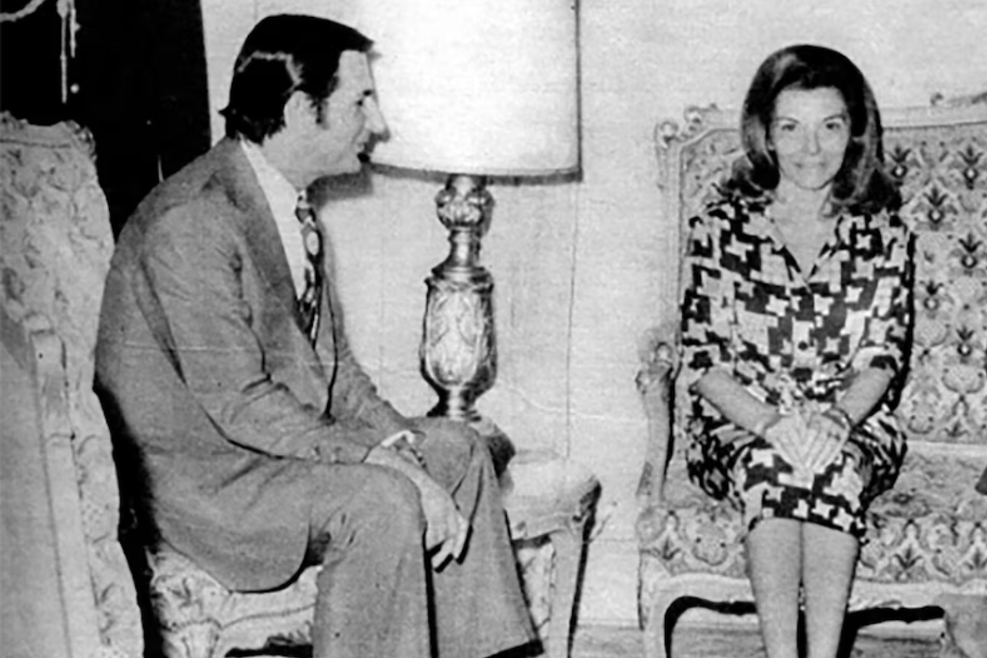 El gobernador Victorio Calabró y la presidenta Isabel Perón, en una reunión de noviembre de 1975