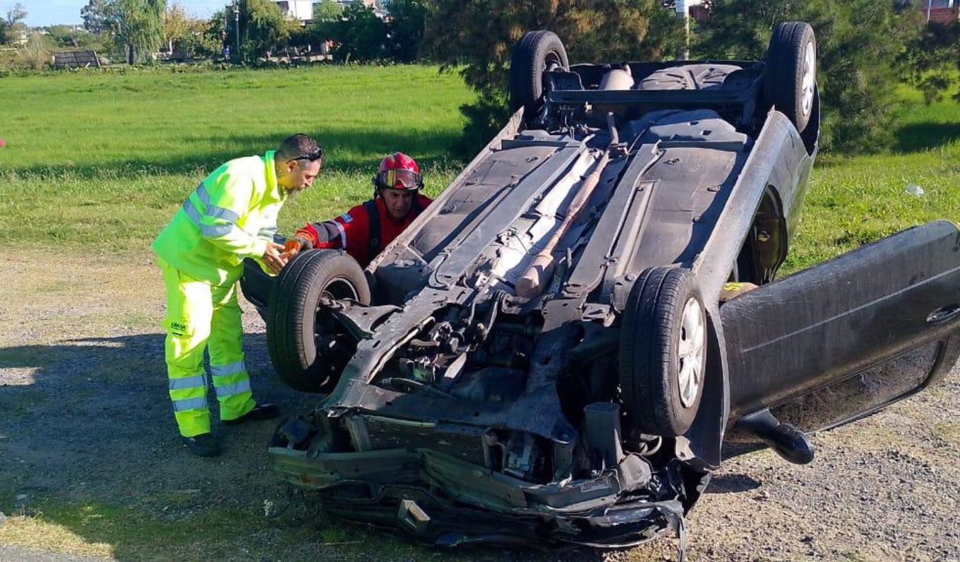 Vuelco en la Autopista La Plata - Buenos Aires.png