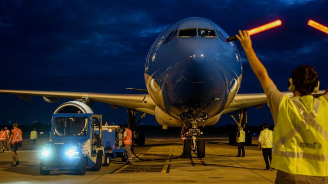 Parte un nuevo vuelo de Aerolíneas Argentinas hacia Rusia en busca de vacunas