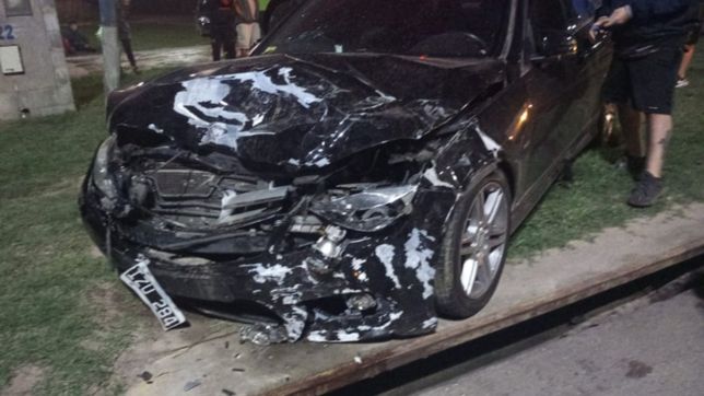 video: un hombre y dos nenes heridos en un brutal accidente que casi termina en tragedia