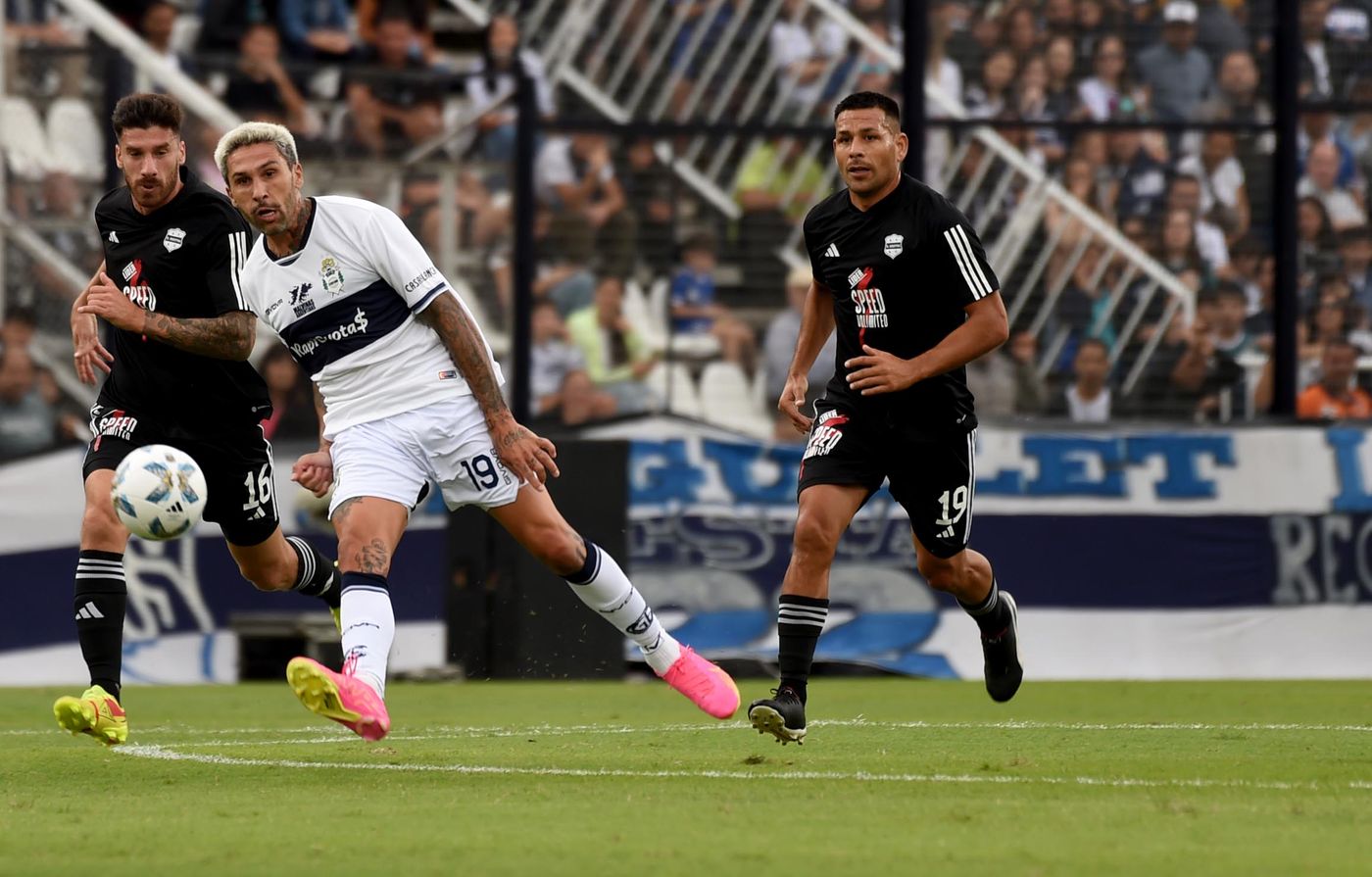 Gimnasia Riestra Castro.jpg