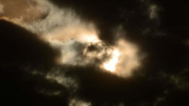 asi se vio en la ciudad el eclipse solar