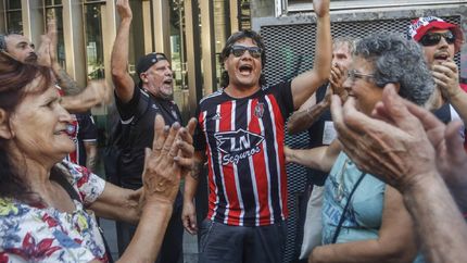 Los hinchas que corten calles con los jubilados no podrán ir a la cancha