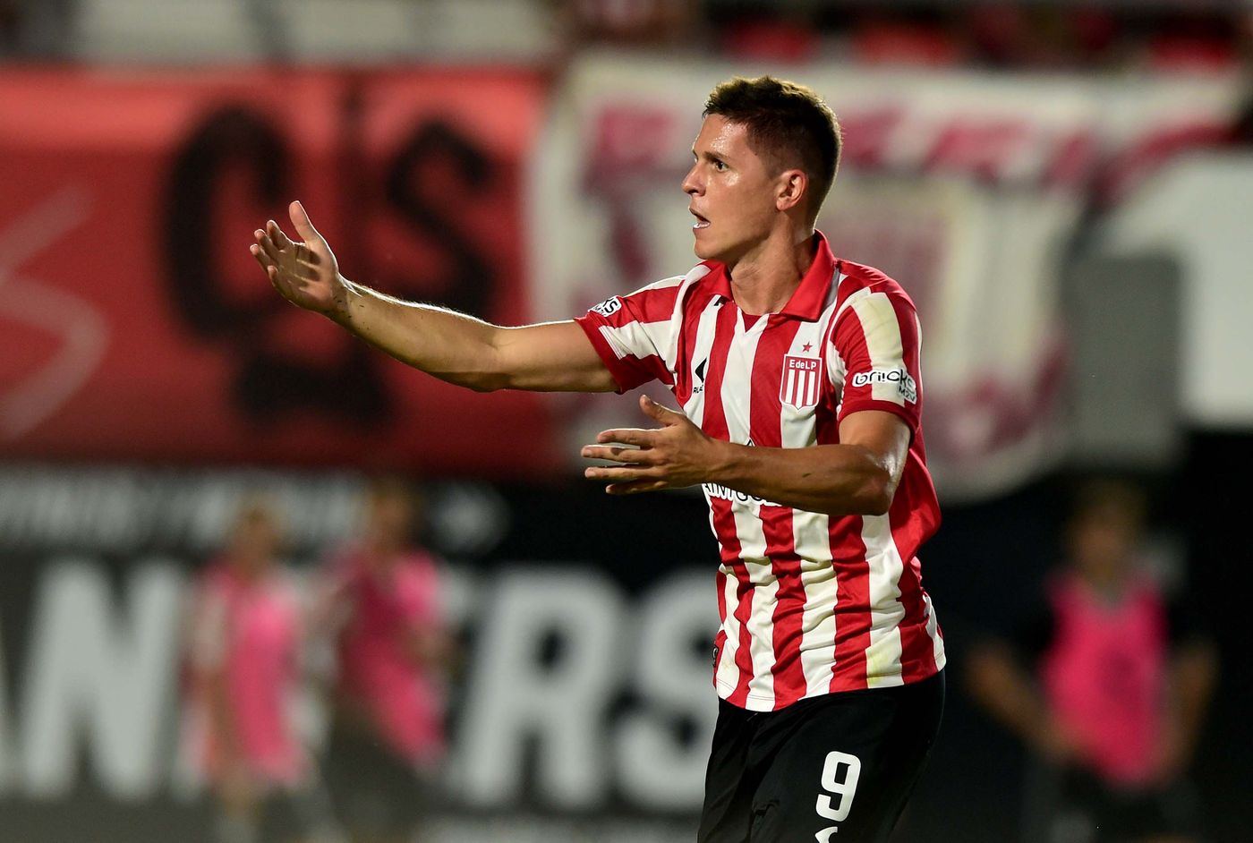 Guido Carrillo no podrá vestir los colores de Estudiantes las próximas dos fechas. Guido Carrillo no podrá vestir los colores de Estudiantes las próximas dos fechas.