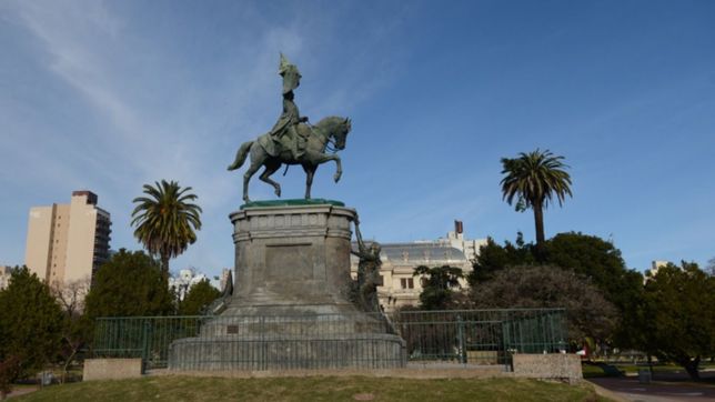 terminaron la restauracion de la historica estatua de plaza san martin