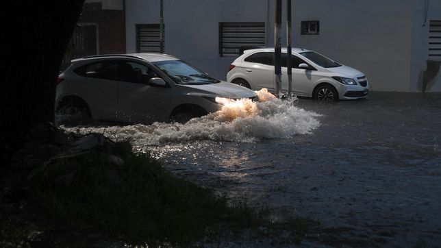 diluvio, siguen las lluvias y hay cientos de calles anegadas en toda la ciudad