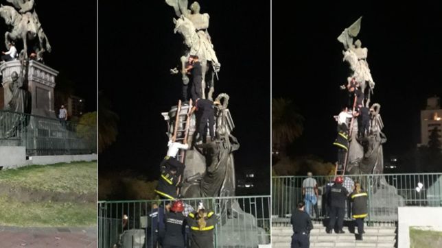 rescataron a un joven que intento quitarse la vida en el monumento de plaza san martin