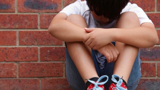 un hombre de apellido concha pidio cambiarlo en la justicia porque su hijo sufre bullying