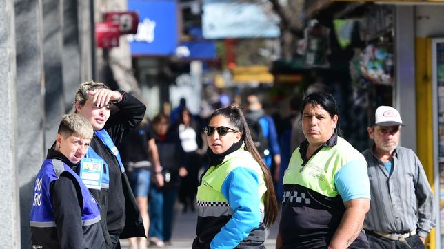 los empleados municipales de la plata cobraron por adelantado los sueldos de enero