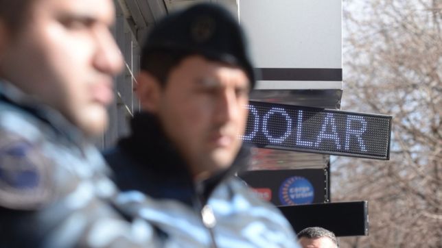 el pronostico del mercado: dolar a $65 en diciembre con una inflacion anual del 55%