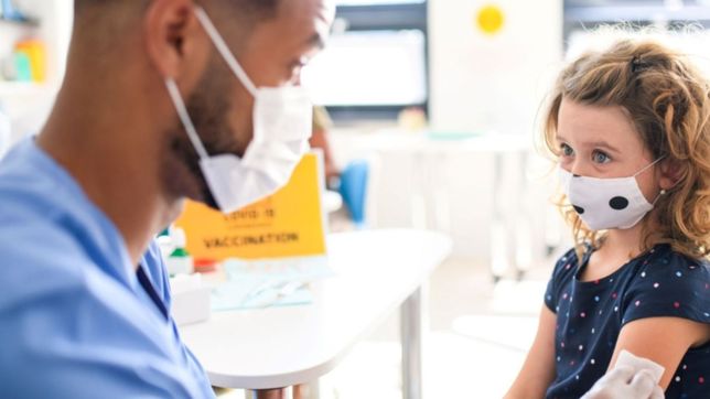 pfizer y moderna estudian si sus vacunas se pueden aplicar en ninos de 5 a 11 anos