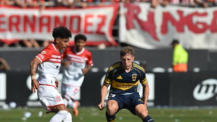 Estudiantes se quedó con uno menos, Boca lo aprovechó y ganó en UNO
