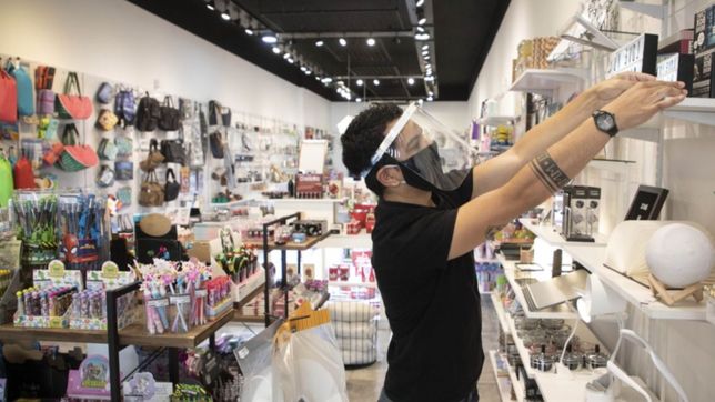 empleados de comercio buscan cerrar paritarias con un supersueldo para marzo