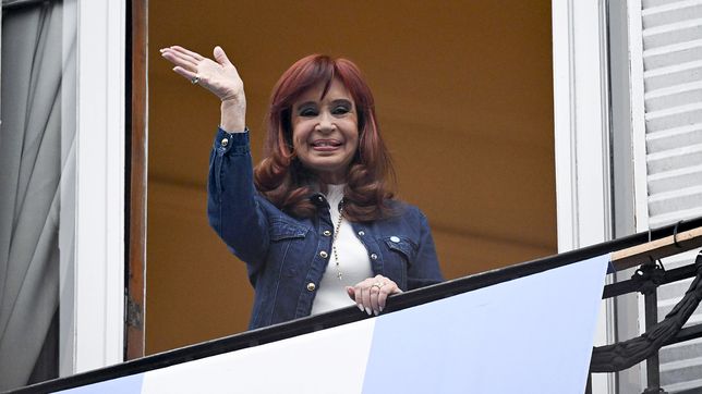 cristina kirchner recibio el alta tras pasar dos semanas internada