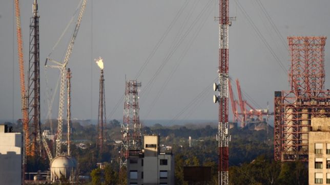 el masivo corte de luz causo una inusual actividad en las antorchas de ypf y encendio alarmas entre los vecinos