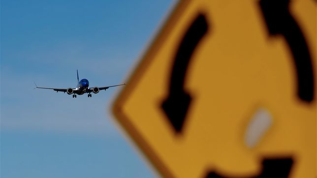¿cual fue la falla que sufrio el avion que tuvo que quemar combustible volando sobre la plata?