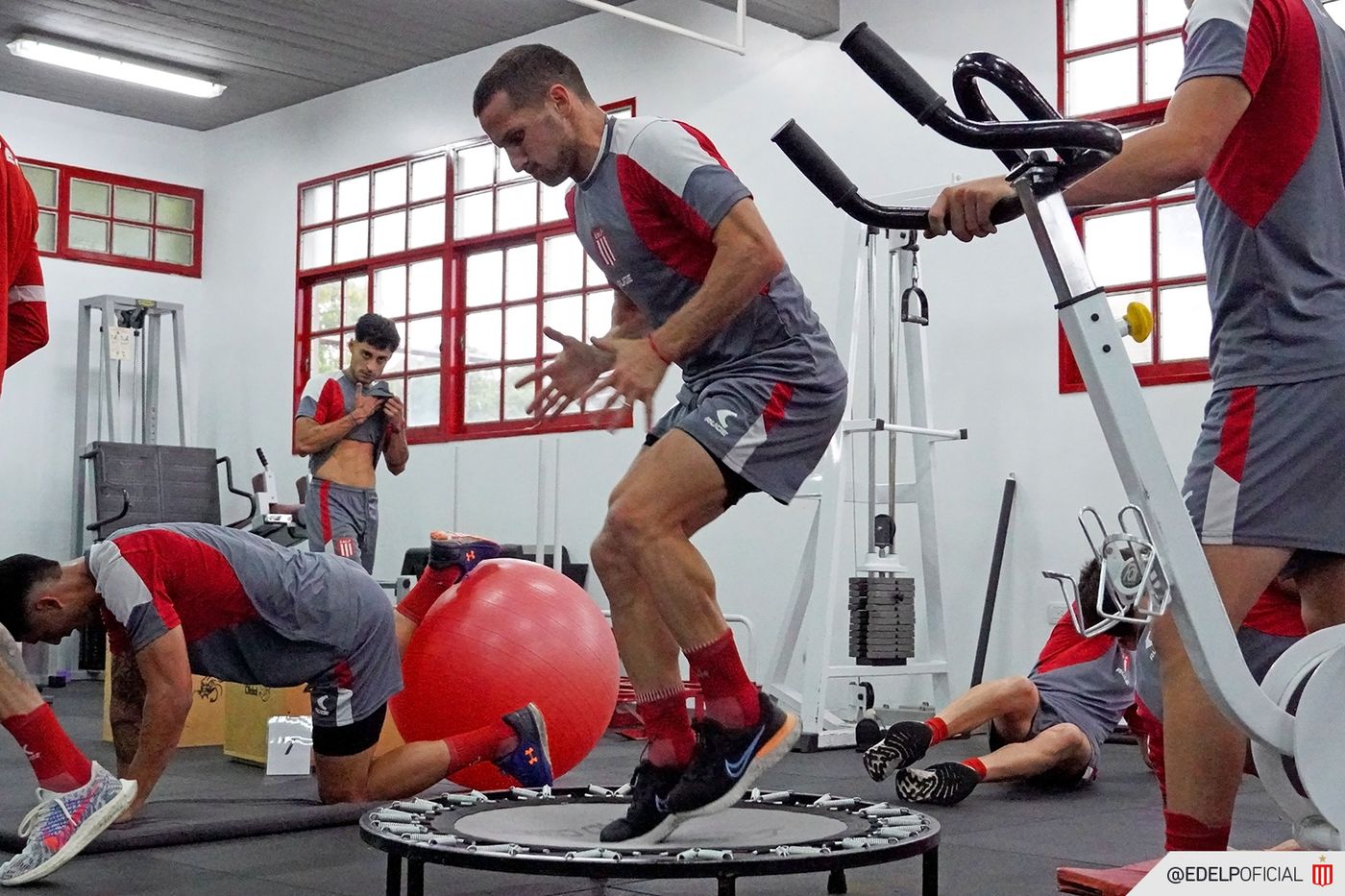 Estudiantes gimnasio.jpg